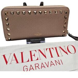 Valentino Garavani Rockstud Pebble Leather Zip Around Continental Wallet